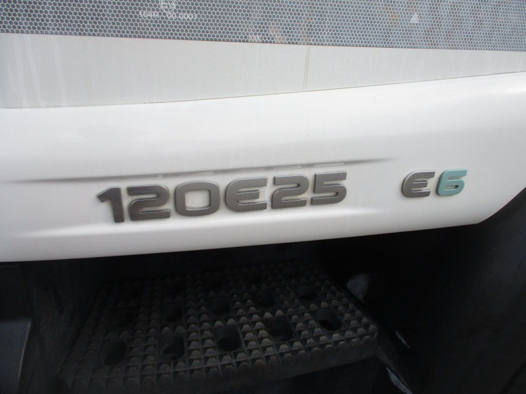 Φορτηγό μουσαμάς Iveco 120E25, 1 Liege, E6: φωτογραφία 6