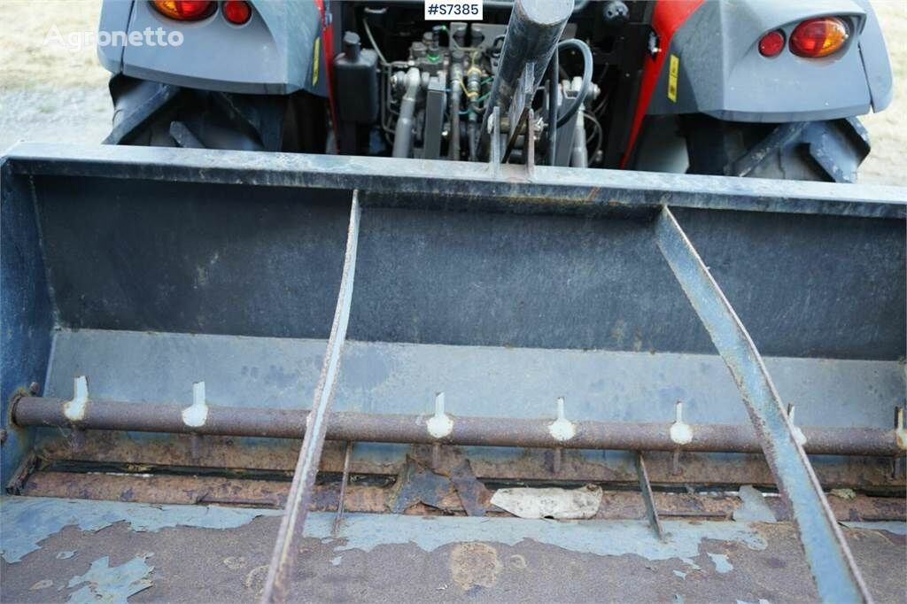 Τρακτέρ Massey Ferguson MF 4707 with sand spreader and folding plough: φωτογραφία 33