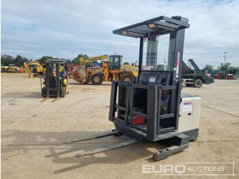  Crown Electric Ride on Narrow Aisle Forklift, 2 Stage Free Lift Mast, Forks, Charger - Περονοφόρο όχημα