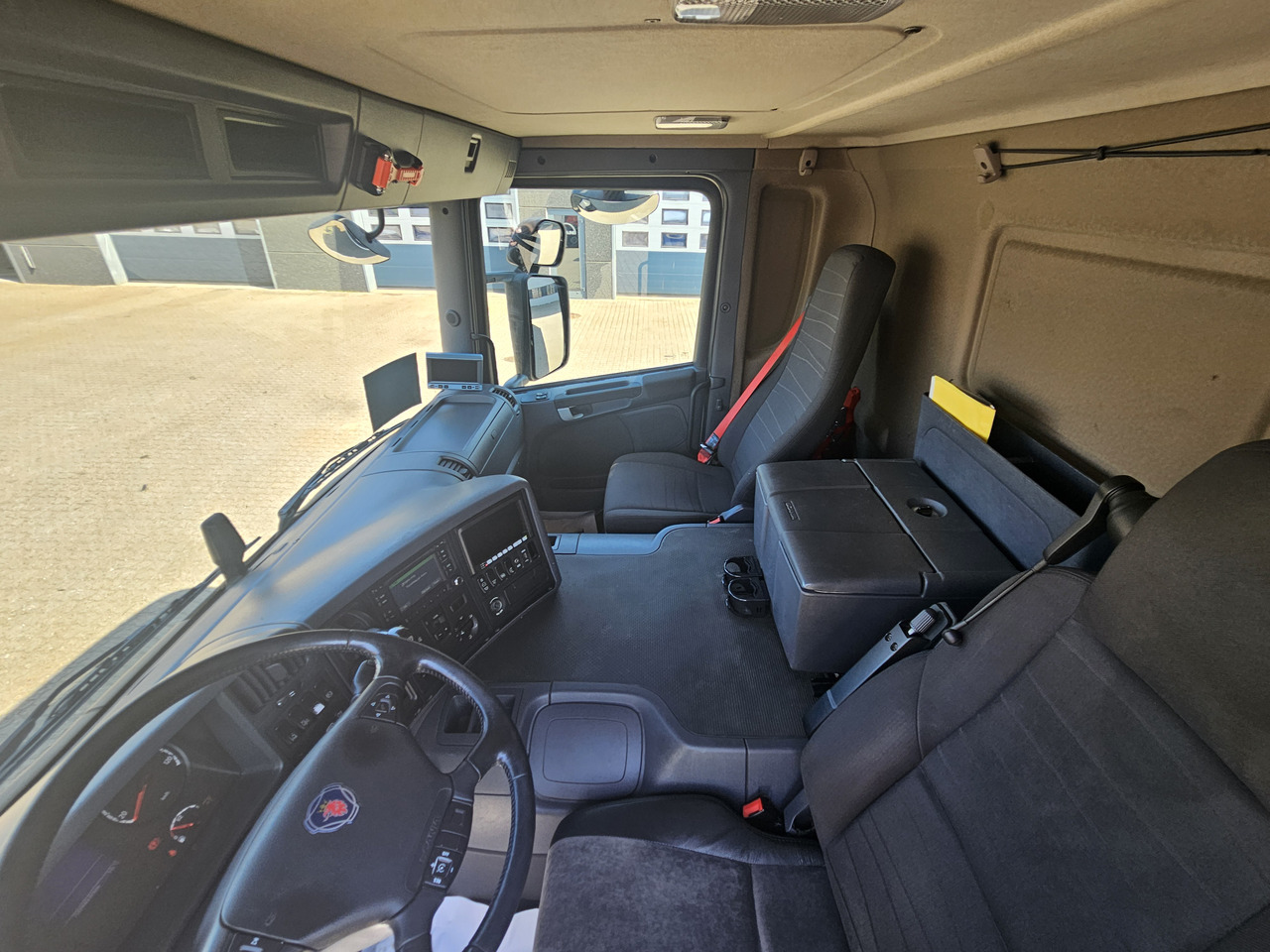 Φορτηγό κόφα Scania P360: φωτογραφία 4