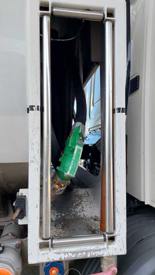 Φορτηγό βυτιοφόρο Scania P360: φωτογραφία 2