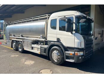 Φορτηγό βυτιοφόρο για τη μεταφορά γάλακτος Scania P420 Milchwagen isoliert: φωτογραφία 1