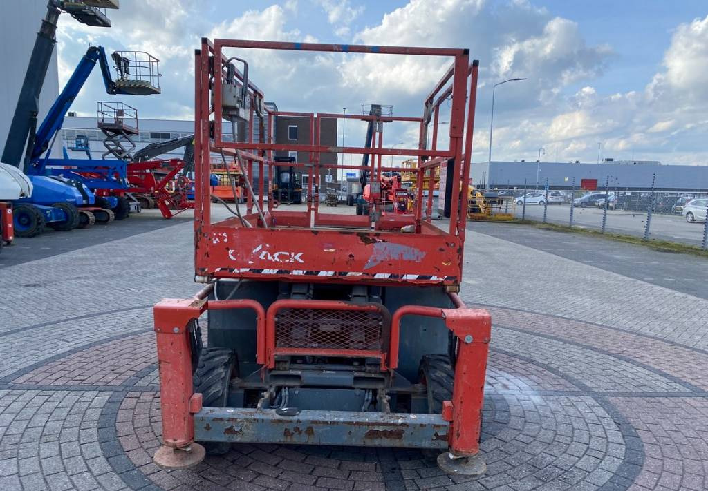 Ψαλιδωτό ανυψωτικό SkyJack SJ6826RT Diesel 4x4 Scissor 6826 Work Lift 992cm: φωτογραφία 28