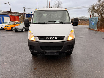 Μικρό φορτηγό με καρότσα IVECO