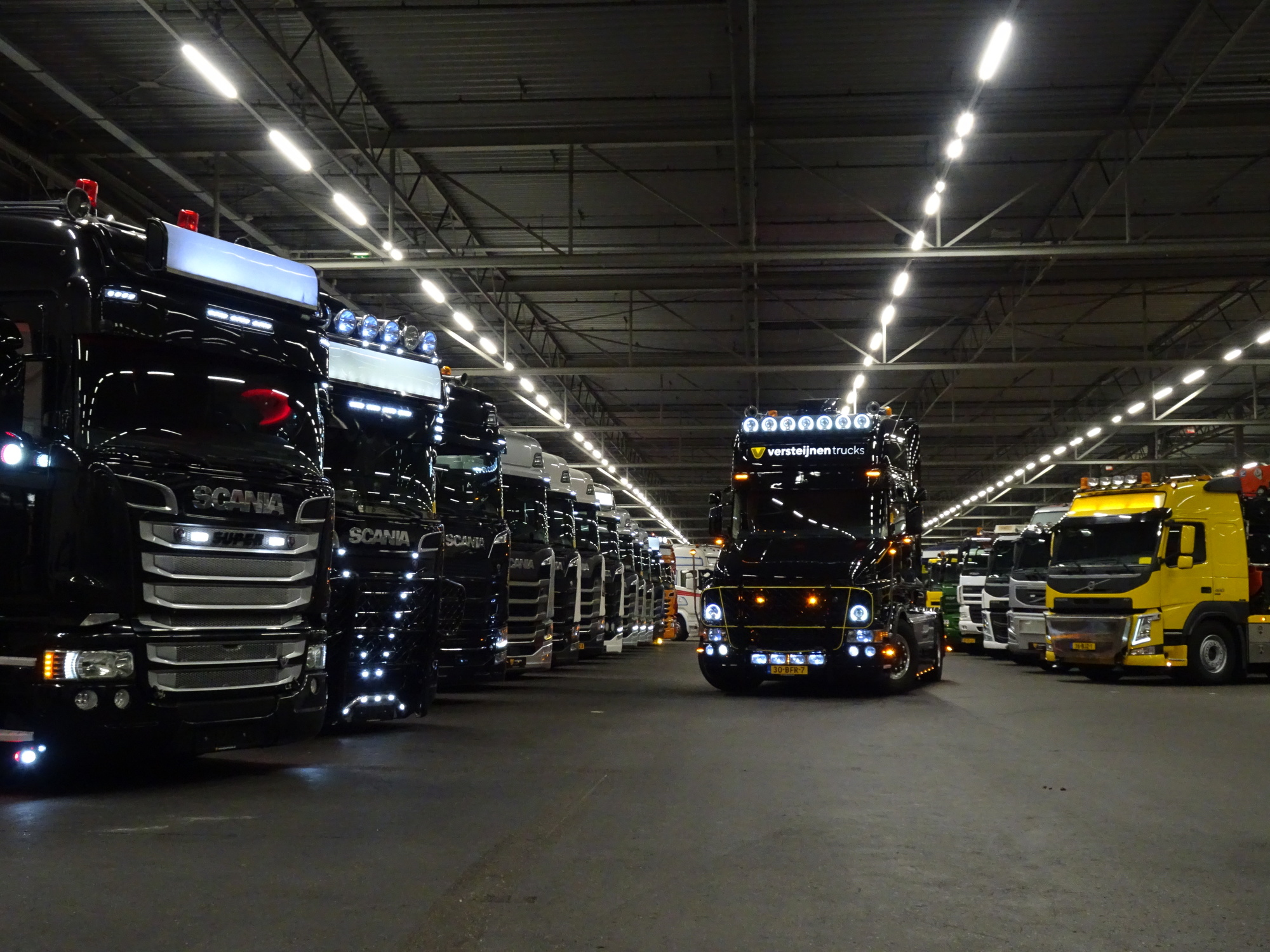 Versteijnen Trucks B.V. - Κοινοτικών οχημάτων/ Ειδικών οχημάτων undefined: φωτογραφία 1