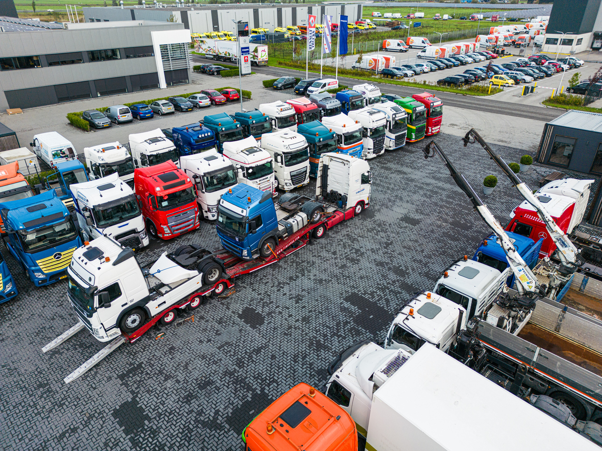 LVS Used TRUCKS undefined: φωτογραφία 3