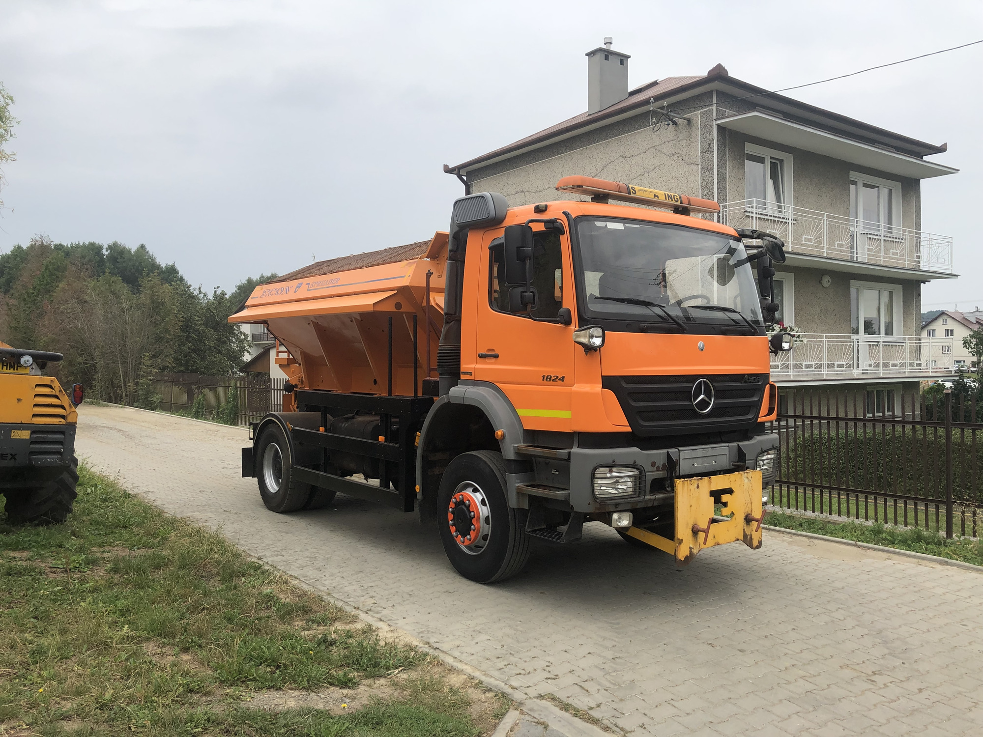 Nieregularny Przewóz Towarów Handekos - Κοινοτικών οχημάτων/ Ειδικών οχημάτων - κλιματισμός undefined: φωτογραφία 1