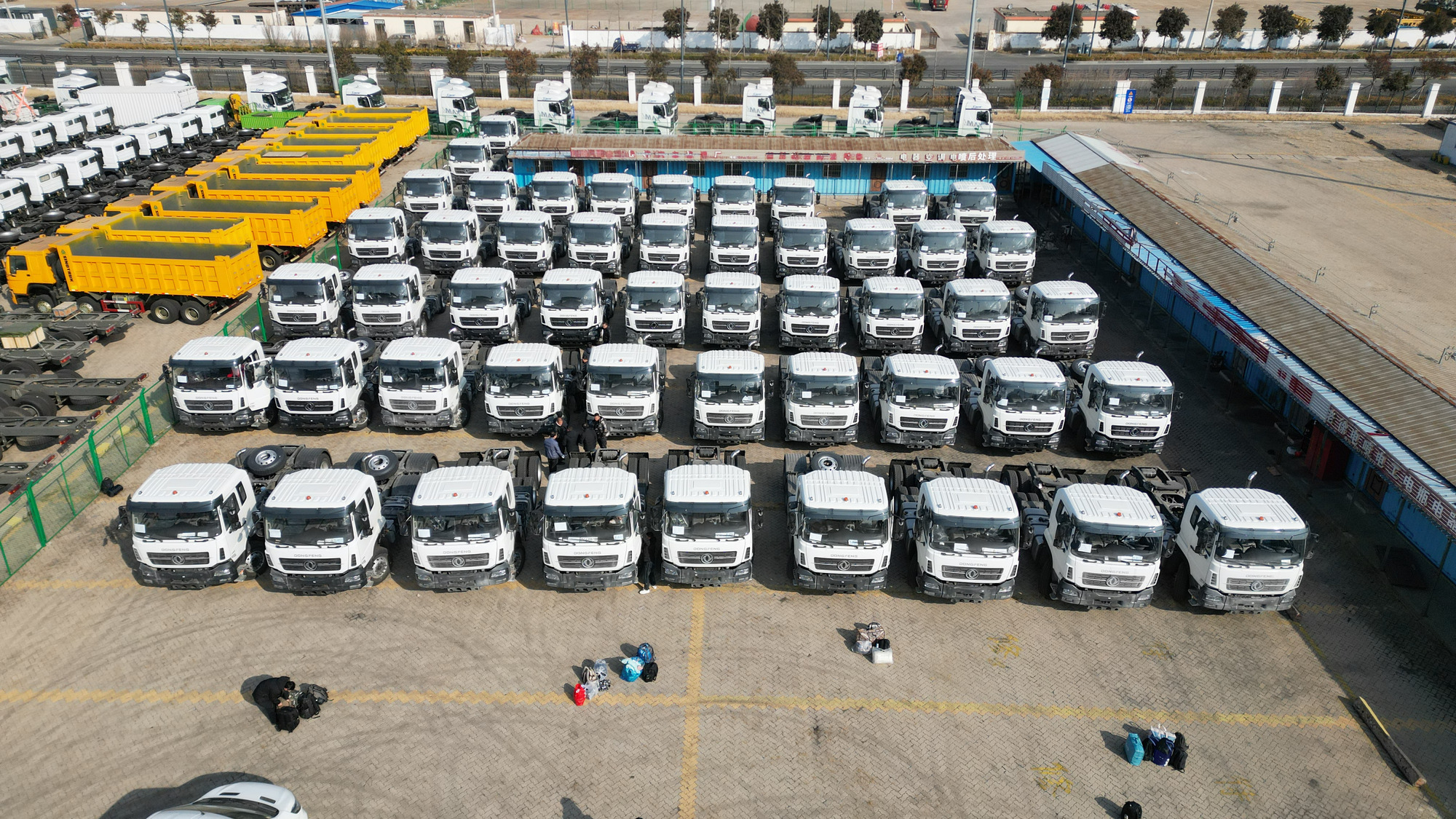 Qingdao Higher Weight Trade Co. LTD - Φορτηγά SINOTRUK - 6x4 undefined: φωτογραφία 1