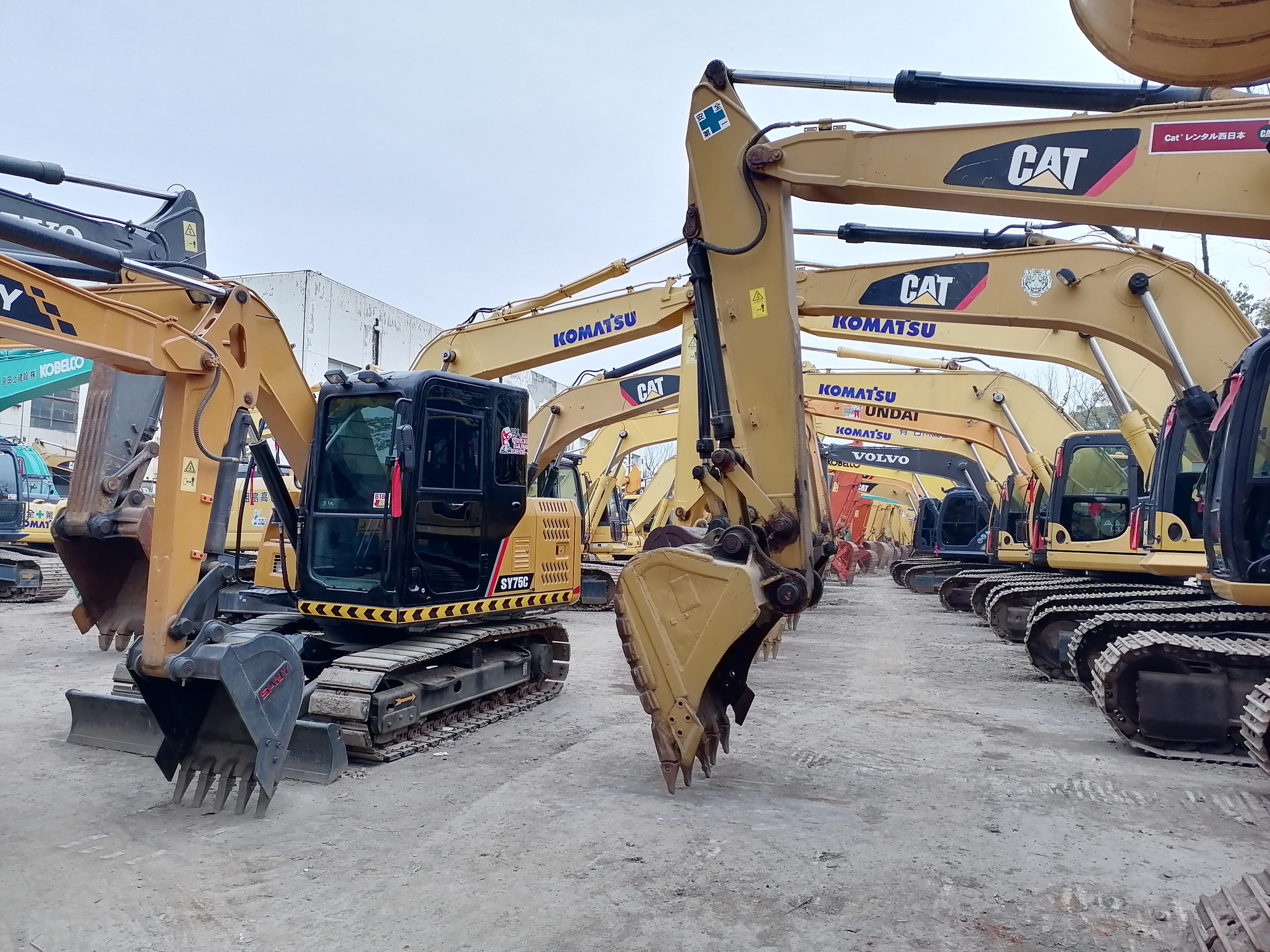 Qingdao Higher Weight Trade Co. LTD - Φορτηγά SINOTRUK - 6x4 undefined: φωτογραφία 8