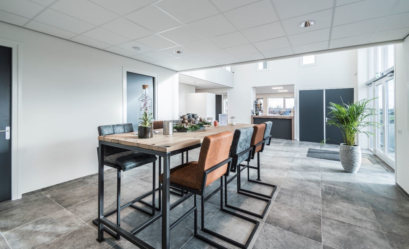 Louis Boon Trucks & Trailers BV - Οχήματα προς πώληση undefined: φωτογραφία 1