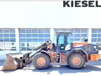 Ελαστιχοφόρος φορτωτής HITACHI ZW180