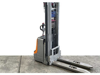 Μηχάνημα στοίβαξης STILL