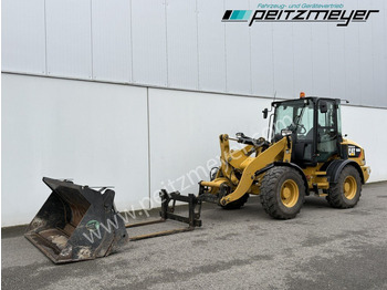 Ελαστιχοφόρος φορτωτής CATERPILLAR 908M