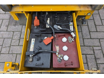 Ψαλιδωτό ανυψωτικό Haulotte Compact 8 Electric, 8.2m Working Height, 350kg Cap: φωτογραφία 3