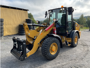Ελαστιχοφόρος φορτωτής CATERPILLAR 906