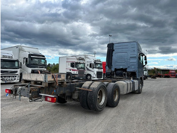 Φορτηγό σασί Volvo FH650: φωτογραφία 2