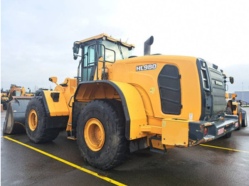 Ελαστιχοφόρος φορτωτής Hyundai HL 980: φωτογραφία 2