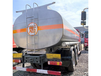 Φορτηγό βυτιοφόρο SINOTRUK Howo 6x4: φωτογραφία 4