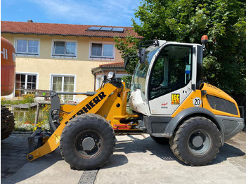 Ελαστιχοφόρος φορτωτής LIEBHERR L 506