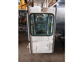 Καμπίνα και εσωτερικό LIEBHERR