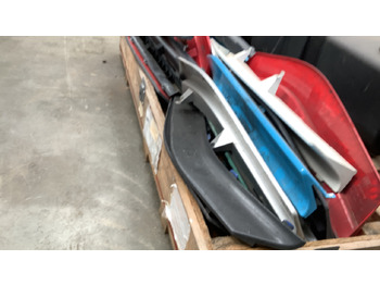 Εξοπλισμού κατασκευών SMALL PALLET OF CAR PARTS: φωτογραφία 3 Εξοπλισμού κατασκευών SMALL PALLET OF CAR PARTS: φωτογραφία 3