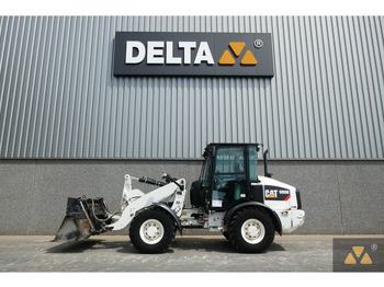 Ελαστιχοφόρος φορτωτής CATERPILLAR 906M