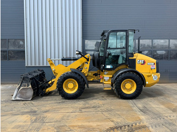 Ελαστιχοφόρος φορτωτής CATERPILLAR 908M