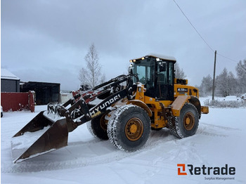 Ελαστιχοφόρος φορτωτής HYUNDAI