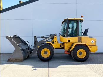Ελαστιχοφόρος φορτωτής VOLVO L30G