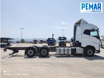 Φορτηγό σασί VOLVO FH16 750 6X2 CHASIS EURO 6: φωτογραφία 4 Φορτηγό σασί VOLVO FH16 750 6X2 CHASIS EURO 6: φωτογραφία 4