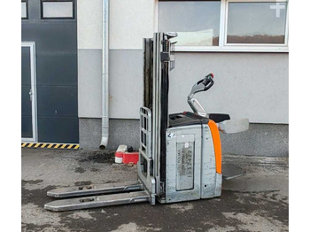 Μηχάνημα στοίβαξης STILL