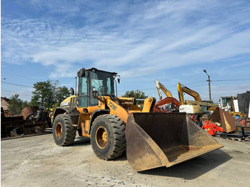 Ελαστιχοφόρος φορτωτής CASE