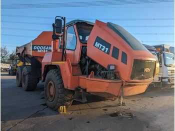 Αρθρωτό φορτηγό DOOSAN
