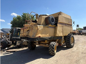 Θεριζοαλωνιστική μηχανή New Holland TF 44: φωτογραφία 2