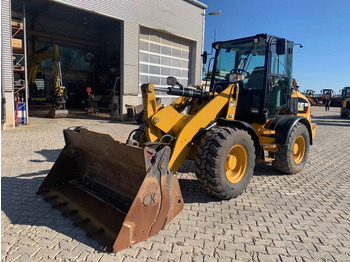 Ελαστιχοφόρος φορτωτής CATERPILLAR 908M