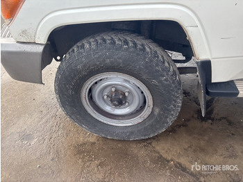 SUV 2020 Toyota Land Cruiser 4WD SUV: φωτογραφία 4 SUV 2020 Toyota Land Cruiser 4WD SUV: φωτογραφία 4