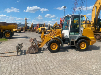 Ελαστιχοφόρος φορτωτής LIEBHERR L 506