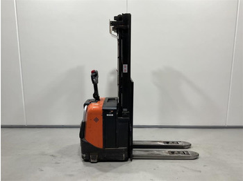 Μηχάνημα στοίβαξης BT