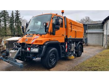 Σάρωθρο δρόμων UNIMOG U400