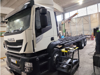 Φορτηγό με ανοιχτή καρότσα IVECO Stralis