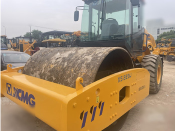 Οδοστρωτήρας XCMG XS223J