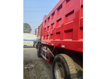 Φορτηγό ανατρεπόμενο SINOTRUK HOWO