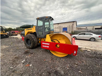 Ασφαλτικός οδοστρωτήρας DYNAPAC CA301D: φωτογραφία 3