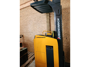 Εξοπλισμός αποθήκης JUNGHEINRICH