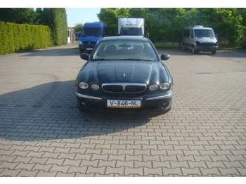 Λιμουζίνα/ Sedan Jaguar X-Type: φωτογραφία 4