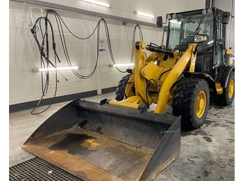 Ελαστιχοφόρος φορτωτής CATERPILLAR 906H