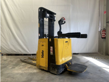 Μηχάνημα στοίβαξης YALE