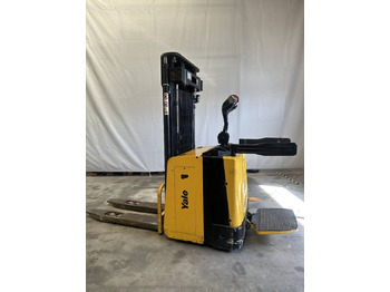 Μηχάνημα στοίβαξης YALE