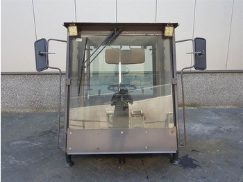 Καμπίνα και εσωτερικό AHLMANN