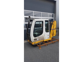 Καμπίνα και εσωτερικό LIEBHERR